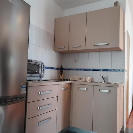 Sreca Apartment Near Beach With Bbq Bibinje Oda fotoğraf