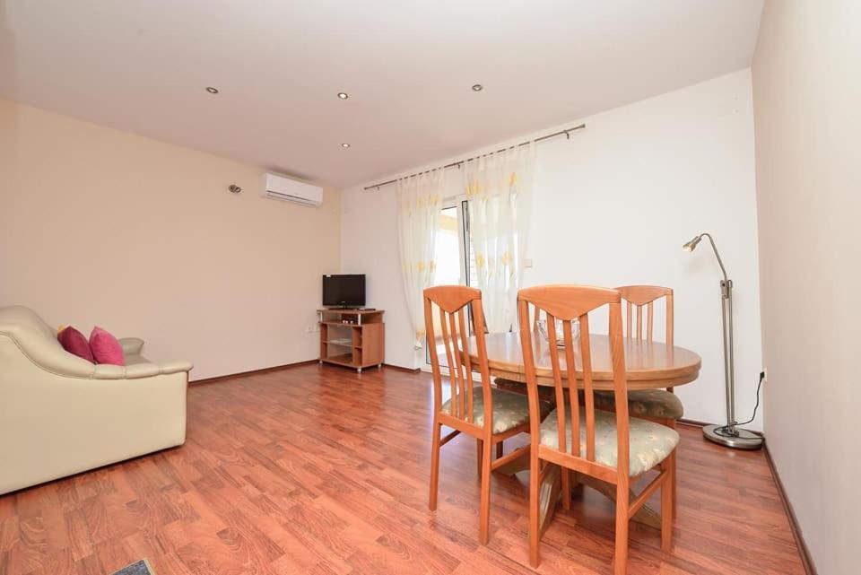 Sreca Apartment Near Beach With Bbq Bibinje Dış mekan fotoğraf