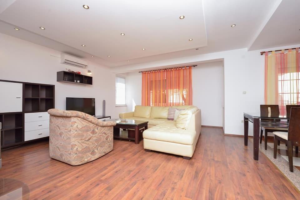 Sreca Apartment Near Beach With Bbq Bibinje Dış mekan fotoğraf