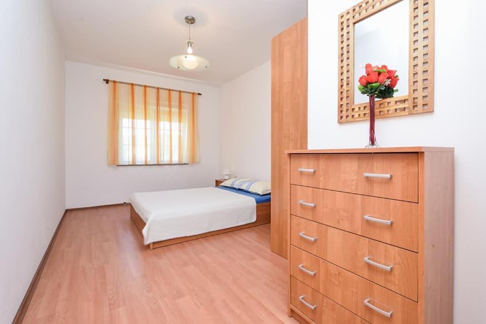 Sreca Apartment Near Beach With Bbq Bibinje Dış mekan fotoğraf