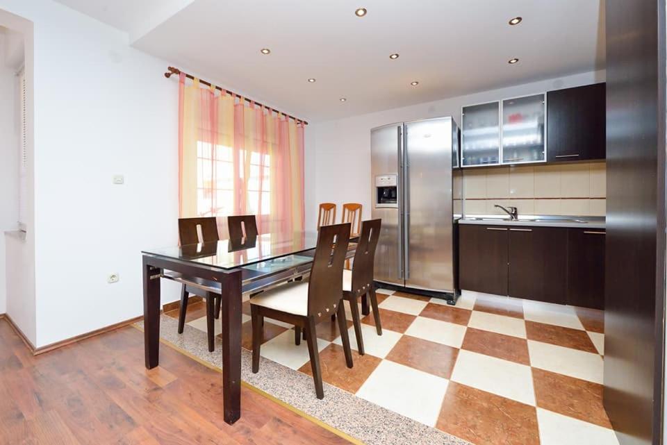 Sreca Apartment Near Beach With Bbq Bibinje Dış mekan fotoğraf
