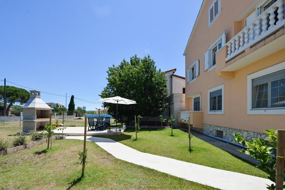 Sreca Apartment Near Beach With Bbq Bibinje Dış mekan fotoğraf