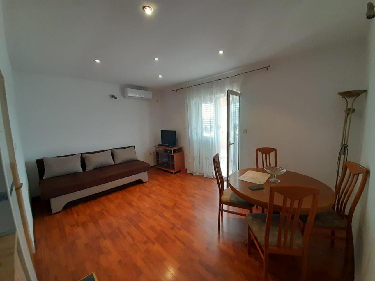 Sreca Apartment Near Beach With Bbq Bibinje Oda fotoğraf